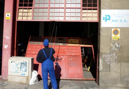 Puerta seccional con peatonal en Alpedrete