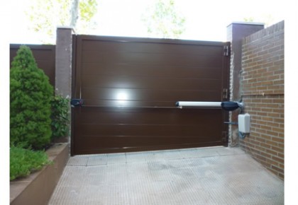 Instalación Puerta Abatible en Boadilla del Monte